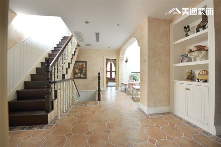 長(zhǎng)沙托斯卡納別墅裝修案例-樓梯