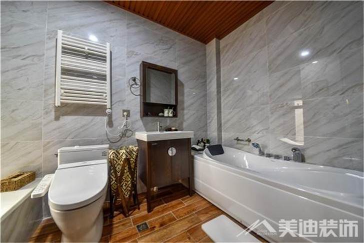 長沙雙灣國際220平裝修案例-衛(wèi)生間