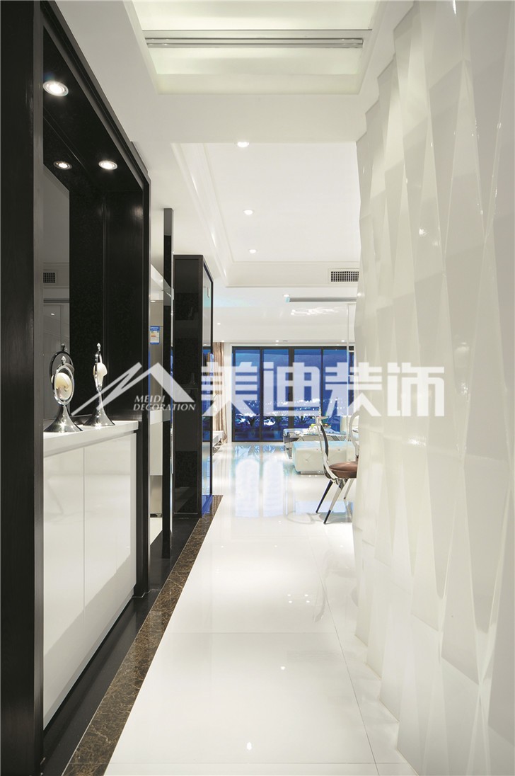 紅橡華園簡(jiǎn)約現(xiàn)代風(fēng)裝修案例圖—過(guò)道