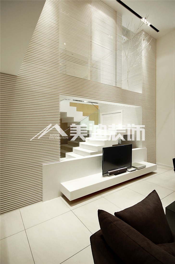 融科東南?，F(xiàn)代簡(jiǎn)約風(fēng)裝修案例圖—客廳