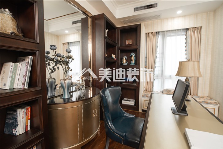 保利國際新奢古典風(fēng)裝修案例圖—書房