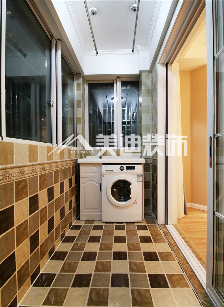 梅溪湖合能璞麗簡歐風(fēng)裝修案例圖—陽臺(tái)