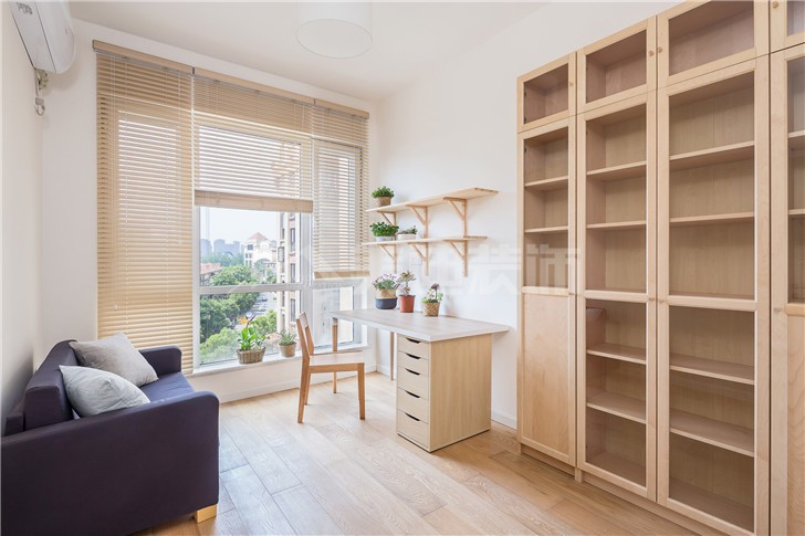 天麓尚層130平簡(jiǎn)歐裝修案例圖—書(shū)房