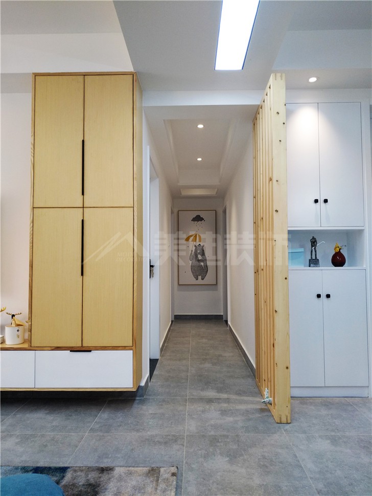 蘭亭灣畔114平北歐風(fēng)裝修案例圖—過(guò)道