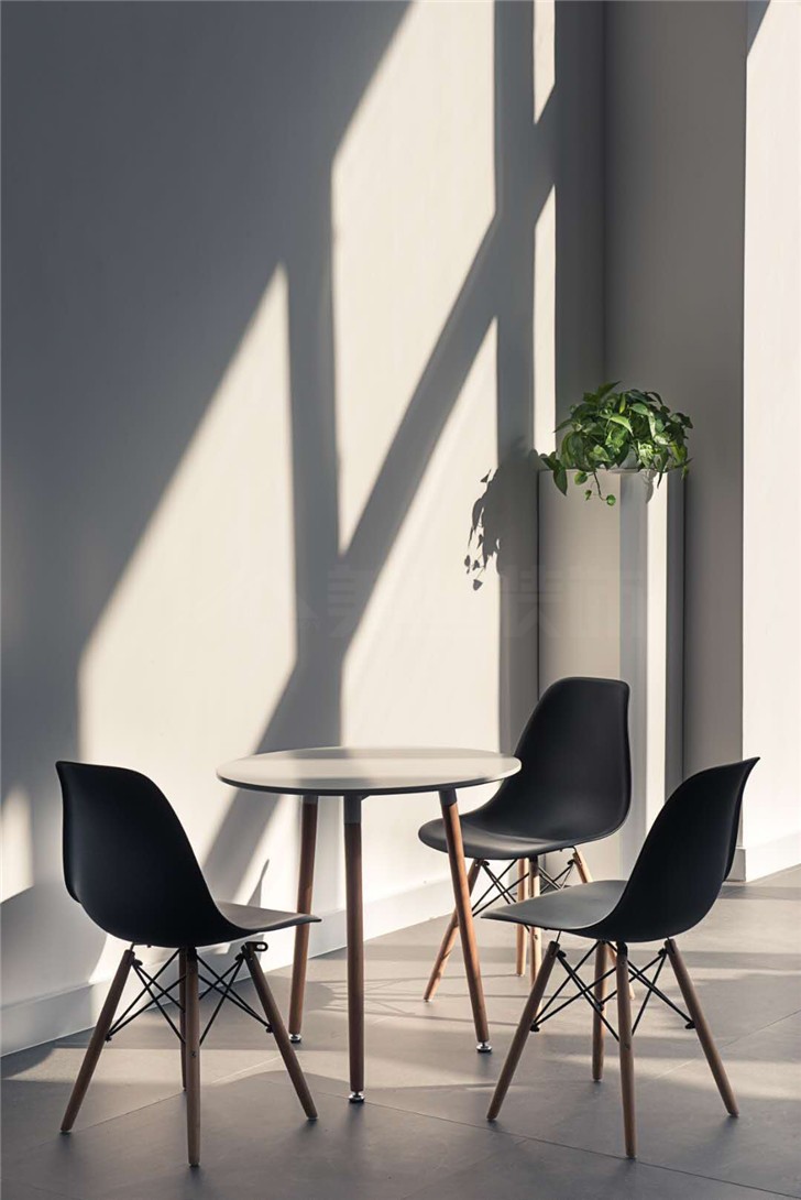 星沙領(lǐng)克4S店2000平工裝現(xiàn)代風(fēng)裝修案例圖—洽談區(qū)