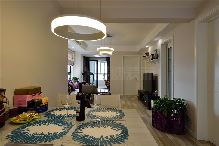 塞納公館110平現(xiàn)代裝修案例圖--客廳