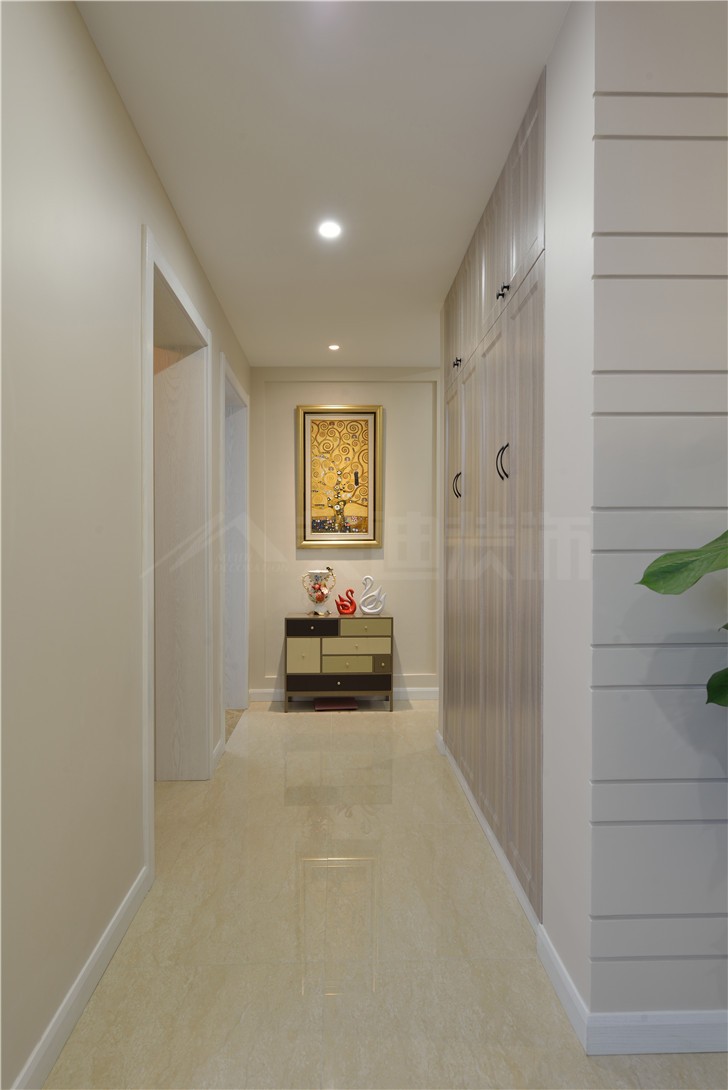 堤亞納灣133平美式風(fēng)裝修案例圖—過道