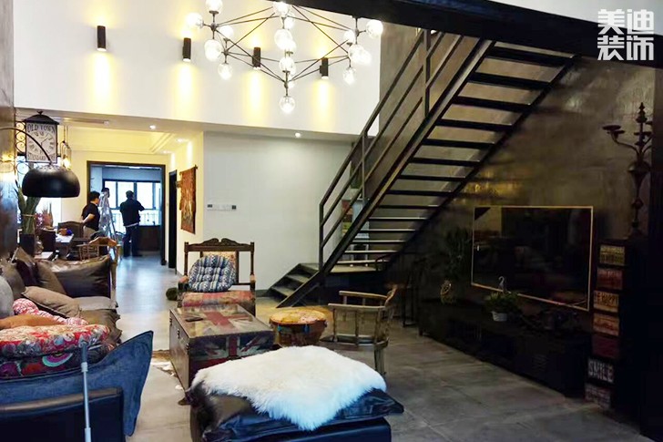 鑫遠(yuǎn)御文臺(tái)177平米工業(yè)風(fēng)實(shí)景圖--客廳