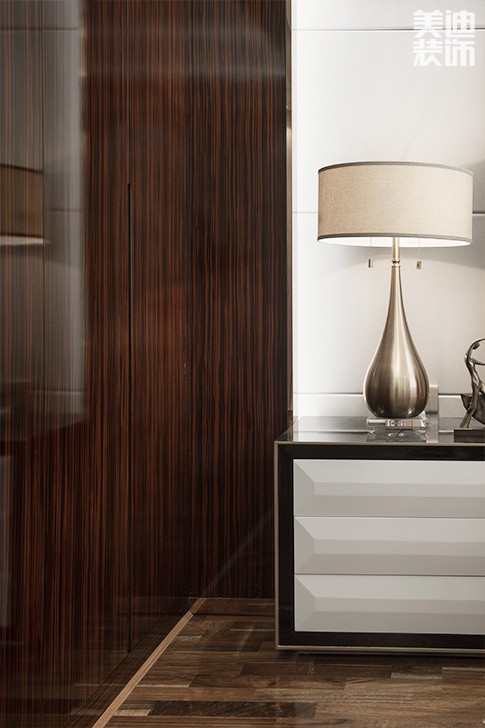 江山壹號(hào)232平米港式輕奢風(fēng)裝修案例實(shí)拍圖--主臥