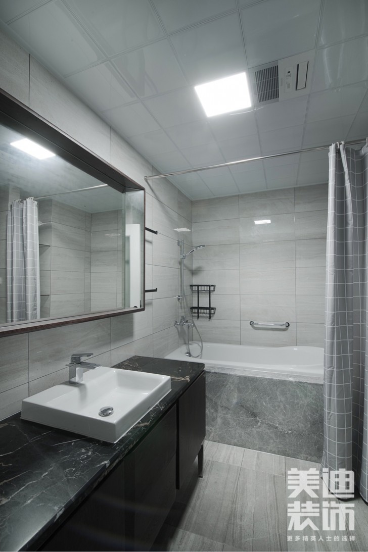 北辰定江洋180平現(xiàn)代簡(jiǎn)約風(fēng)格裝修案例實(shí)拍圖--衛(wèi)生間