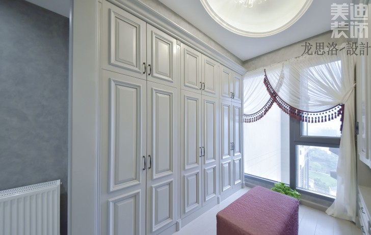 江山一號(hào)200平米灰調(diào)美式風(fēng)格實(shí)拍案例--衣帽間