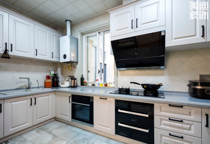 中隆國(guó)際御璽220平米美式輕奢風(fēng)裝修案例實(shí)拍圖-廚房