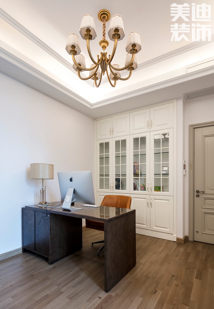 中隆國(guó)際御璽220平米美式輕奢風(fēng)裝修案例實(shí)拍圖-書(shū)房