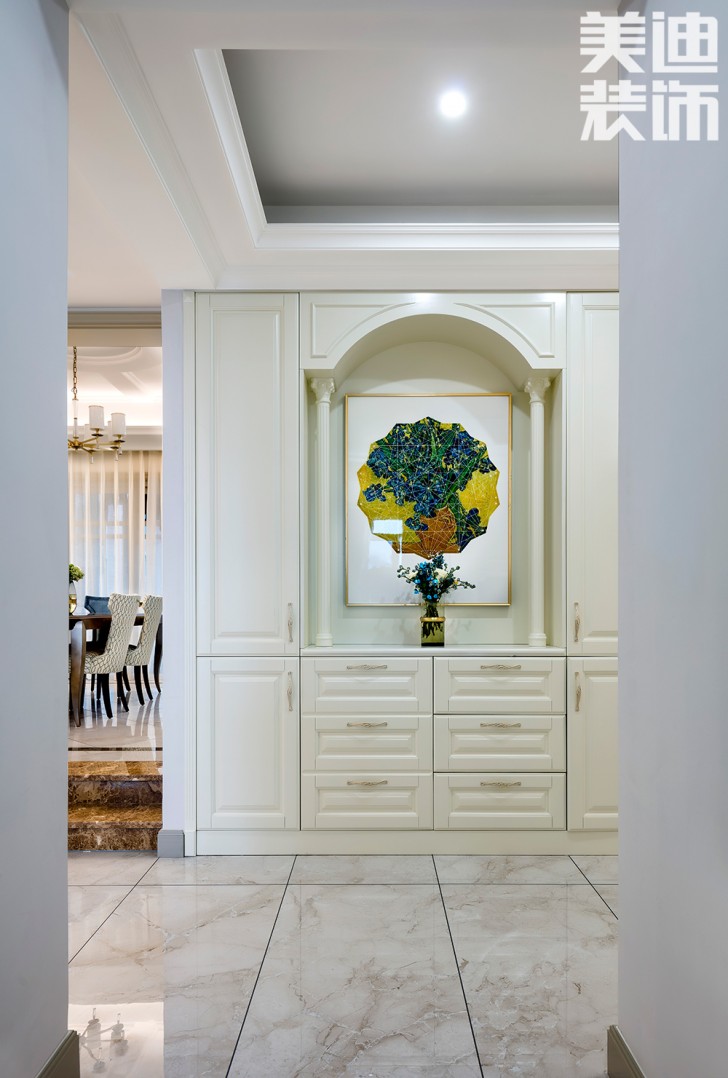 中隆國(guó)際御璽220平米美式輕奢風(fēng)裝修案例實(shí)拍圖-玄關(guān)