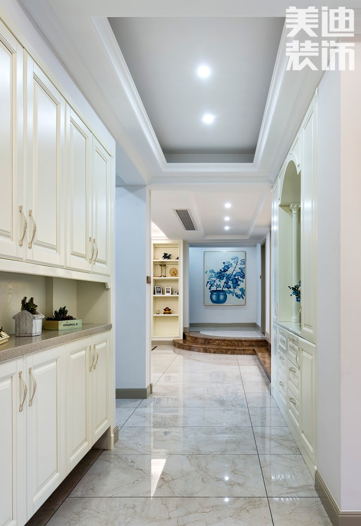 中隆國(guó)際御璽220平米美式輕奢風(fēng)裝修案例實(shí)拍圖-玄關(guān)