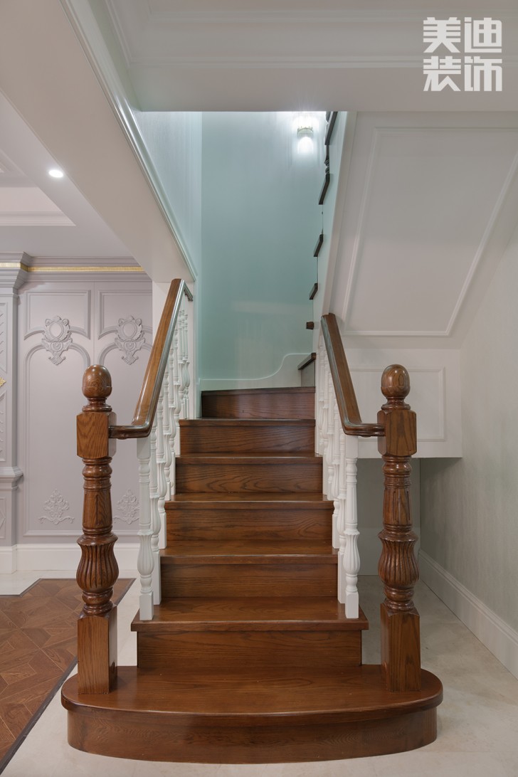 五礦沁園金城300平方米法式風(fēng)格案例效果圖--樓梯