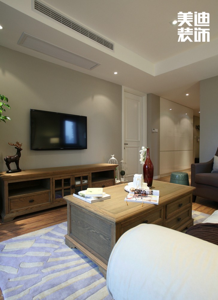 南國(guó)嘉苑140㎡簡(jiǎn)美風(fēng)格裝修實(shí)景效果圖—客廳