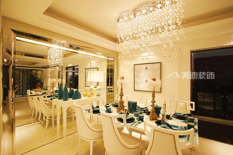 在長沙，買個90左右的房子，價格也是最合適的，很適合剛出來奮斗不久的年輕人，且現(xiàn)在市面上的小戶型家居居多，適合90平小戶型裝修風(fēng)格主要為簡約風(fēng)格，既節(jié)省裝修費(fèi)用同時又展現(xiàn)自我個性長沙90平房子裝修