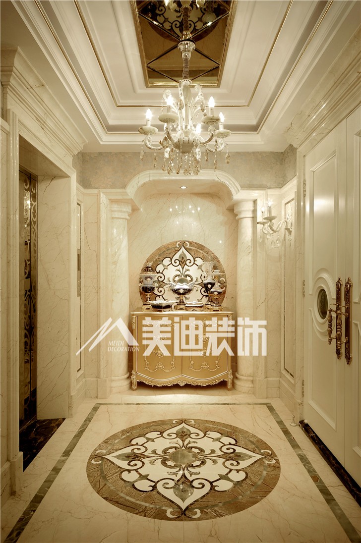 藏瓏320平法式風(fēng)裝修案例圖—過(guò)道